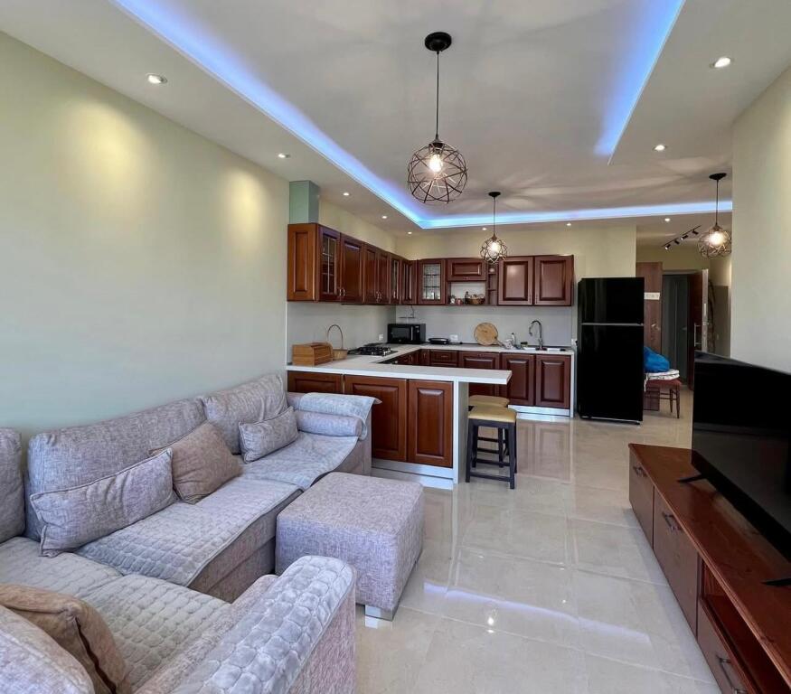Jepet me Qira Apartament 2+1+2 Tualete, “Piaca-Qendër”, Tiranë.
