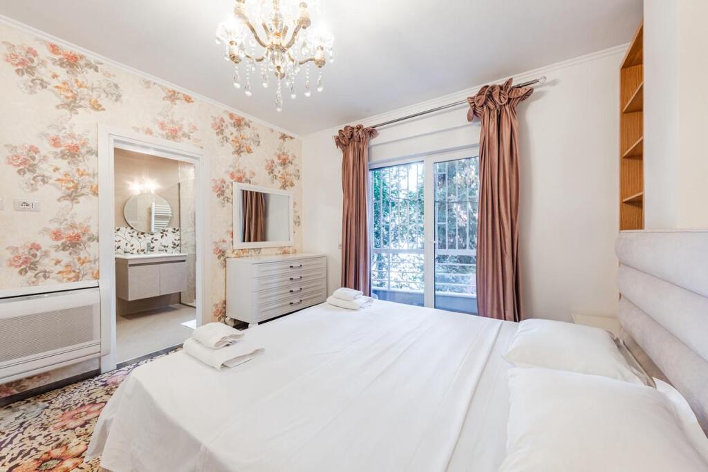 Super apartment 2+1+2 for rent at Colombo Complex, Lake