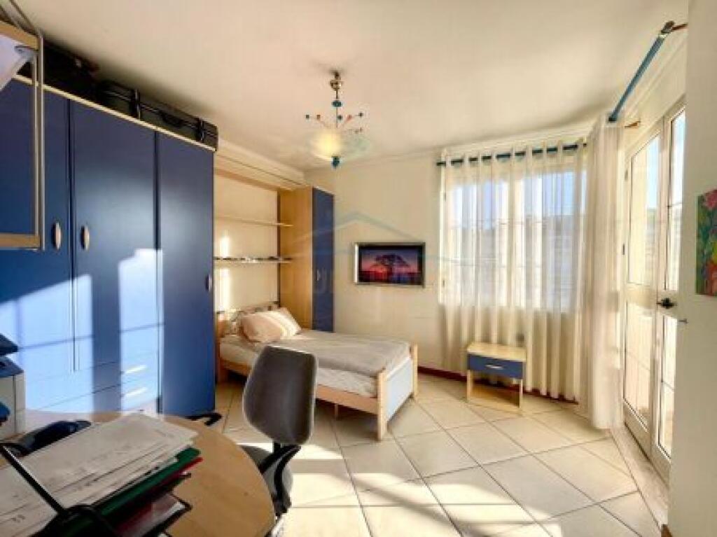 Shitet Apartament 3+1+2, Komuna E Parisit , Tirane