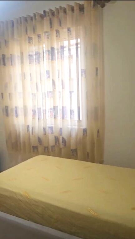 🏢Tek Bulevardi Zogu I,prane Fakultetit te Shkencave te Natyres jepet me qera apartament apartament 3+1 e mobiluar 65,000L
