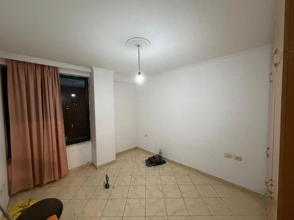 📣 AFFITTO Appartamento 1+1 📍 Vicino a 21-Dhjetori, Presso Joena Market ✨   🏢 Nuova Costruzione  🪜 8° Piano (Con Ascensore)  🛋️ VUOTO (Solo Cucina/Buffet)   💶 Prezzo 400 Euro