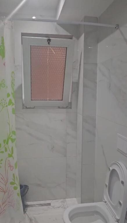 Apartament 3+1 me qira Fakultetin e Shkencave 65.000 leke