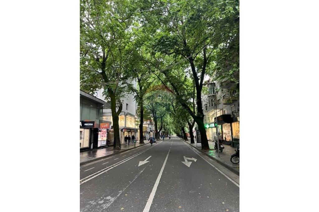 NEGOZIO IN AFFITTO IN VIA MYSLYM SHYRI!