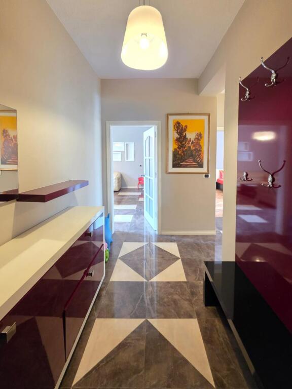 IN VENDITA: Appartamento 2+1 nel cuore di Blloku, proprio a Tribeka! 📍
