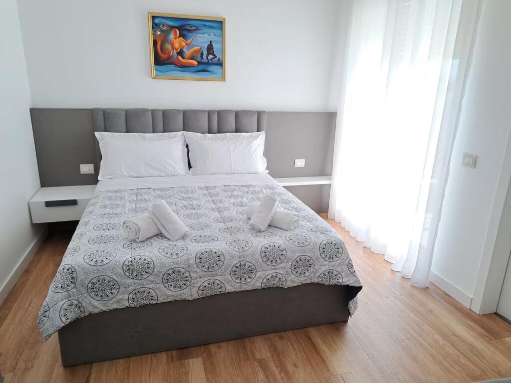 Me qira 2+1+2 modern 100 m² – Post parkimi i përfshirë, Pazar i Ri