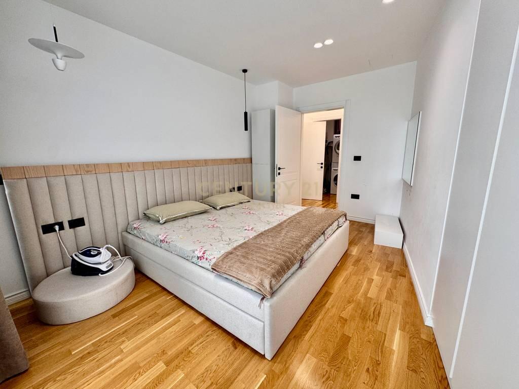 Apartment 2+1+2 + Parking Space for sale in Lake View Residence 530,000 €