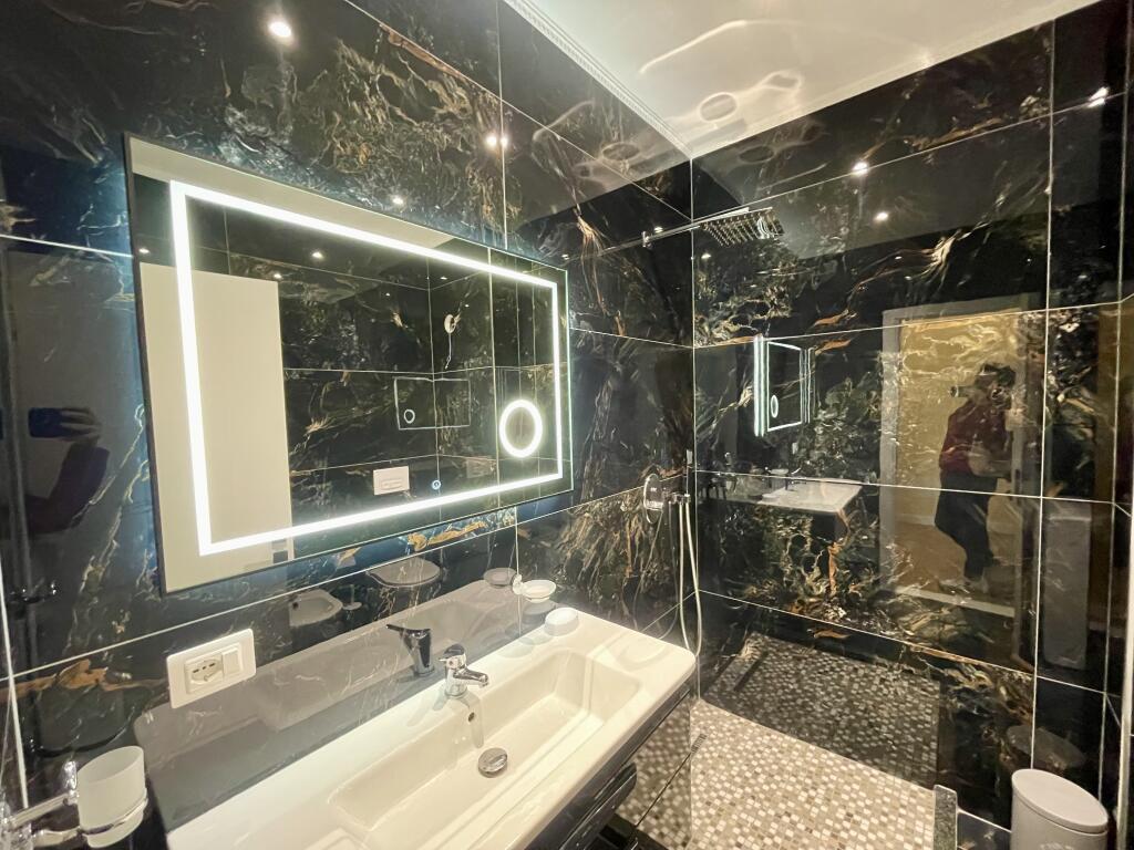 Jepet me QIRA apartament 2+1 luksoz në rezidencë private, Liqenit të Farkës