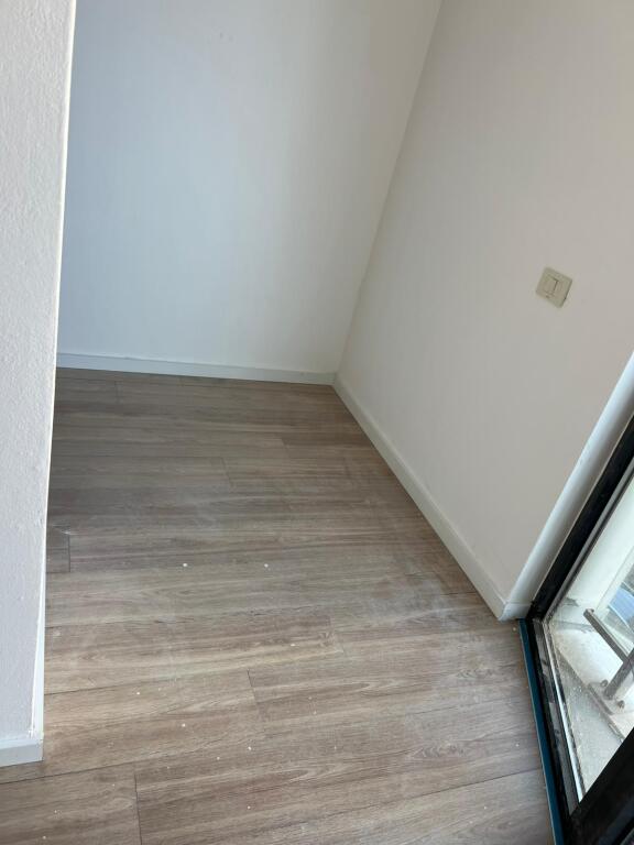 Mine Peza Jepet Apartament Me Qera 1+1 Per Zyra