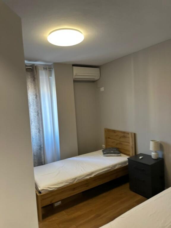 APARTAMENT ME QIRA 2+1  Rruga Jordan Misja, Bulevardi i Ri