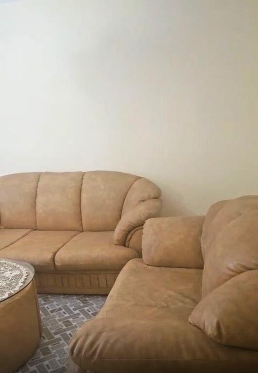 🏢Tek Bulevardi Zogu I,prane Fakultetit te Shkencave te Natyres jepet me qera apartament apartament 3+1 e mobiluar 65,000L