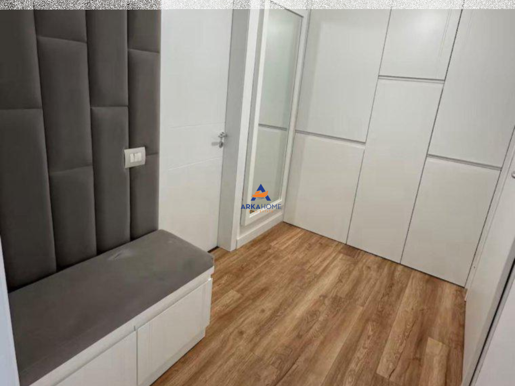 JEPET APARTAMENT ME QERA 2+1+BALLKON TE "PAZARI I RI" 1250 EURO