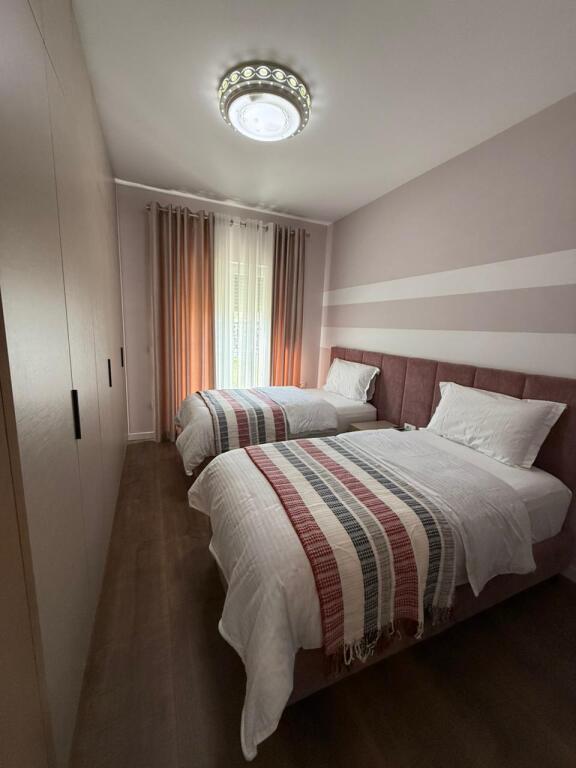 Apartament 3+1 per qira tek Liqeni i Thate, Kompleksi Park Life