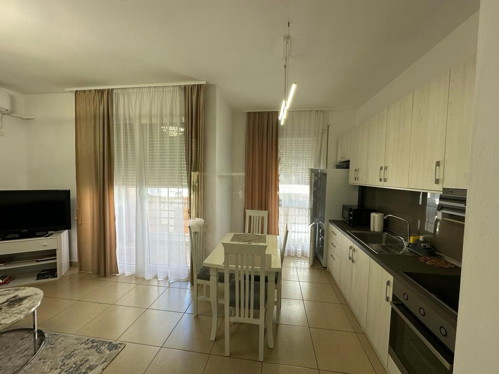 Affitto Appartamento 1+1 con Balcone nella Zona più Richiesta di Tirana