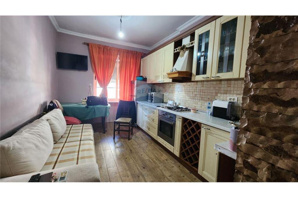 Apartament 2+1 me qera tek Zogu i Zi !