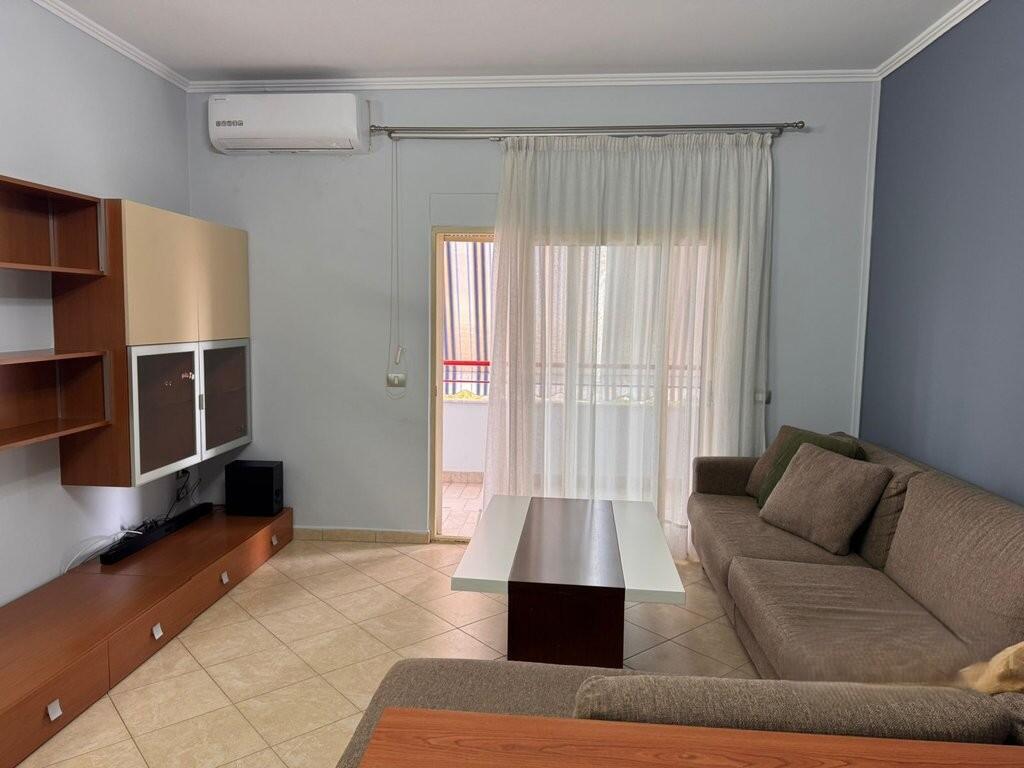 Apartament 2+1 me Qira – Rruga Mine Peza