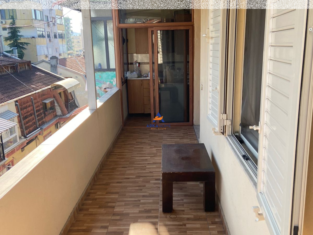 JEPET APARTAMENT ME QERA 1+1+BALLKON TE "PALLATET AGIMI, BLLOK" 600 EURO