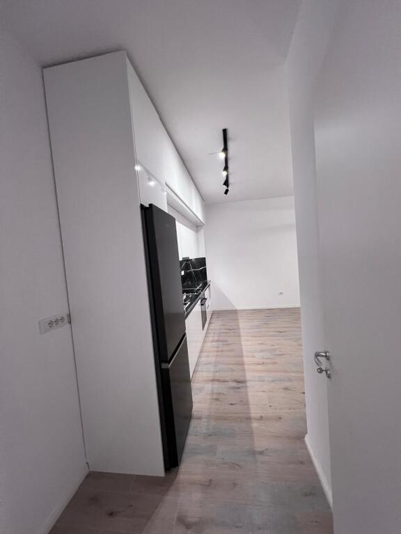 Apartament 2+1+2 me parkim per zyra, Stacioni i Trenit