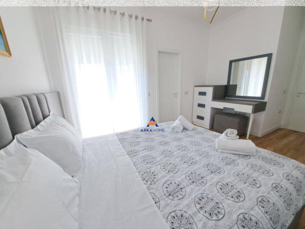 JEPET APARTAMENT ME QERA 2+1+BALLKON TE "PAZARI I RI" 1250 EURO