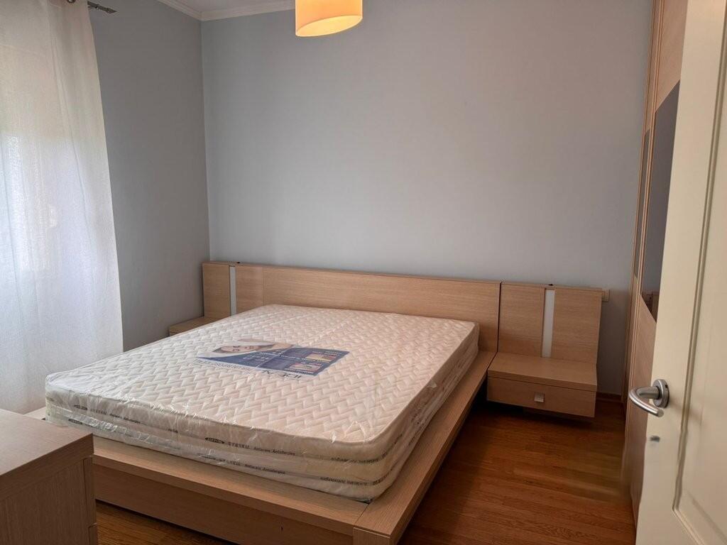 Apartament 2+1 me Qira – Rruga Mine Peza