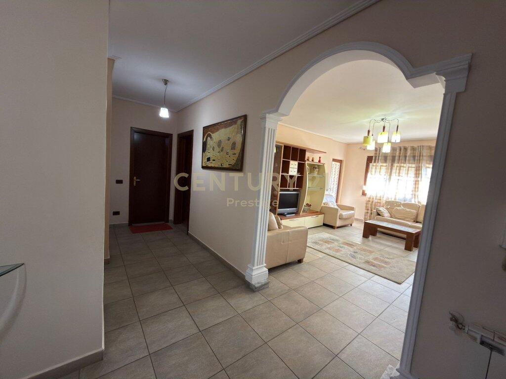 APARTAMENT 2+1+2 ME QIRA NE KRAH TE AMBASADES AMERIKANE , TIRANE!