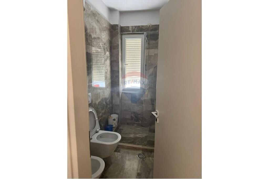 Apartament 2+1+2+Parkim me Qira, Liqeni i Thatë!