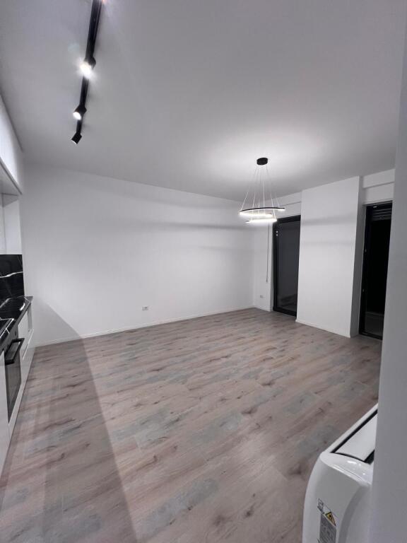 Apartament 2+1+2 me parkim per zyra, Stacioni i Trenit