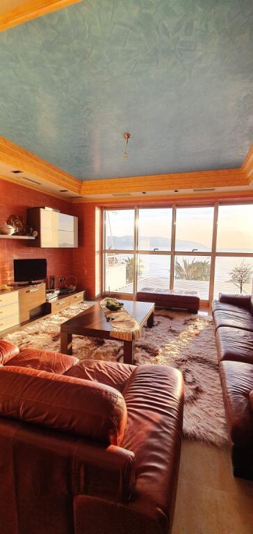 Appartamento 3+1+2 bagno per affitto sul Lungomare Valona