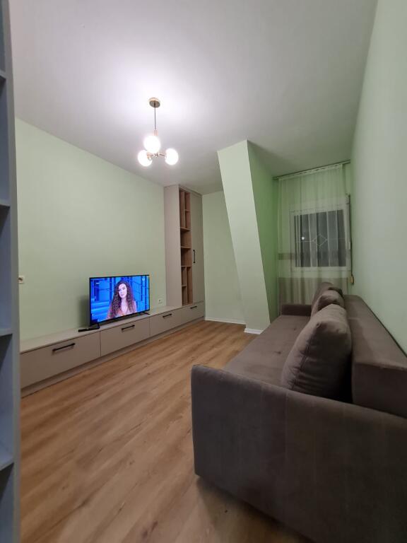 Affitto, Appartamento 2+1, Via Kavajes, ex parco, Tirana.
