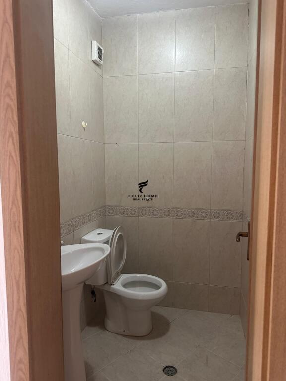 UFFICIO IN AFFITTO 140 M2 VASIL SHANTO 1.200 EURO