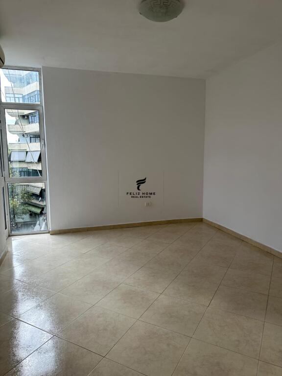 UFFICIO IN AFFITTO 140 M2 VASIL SHANTO 1.200 EURO