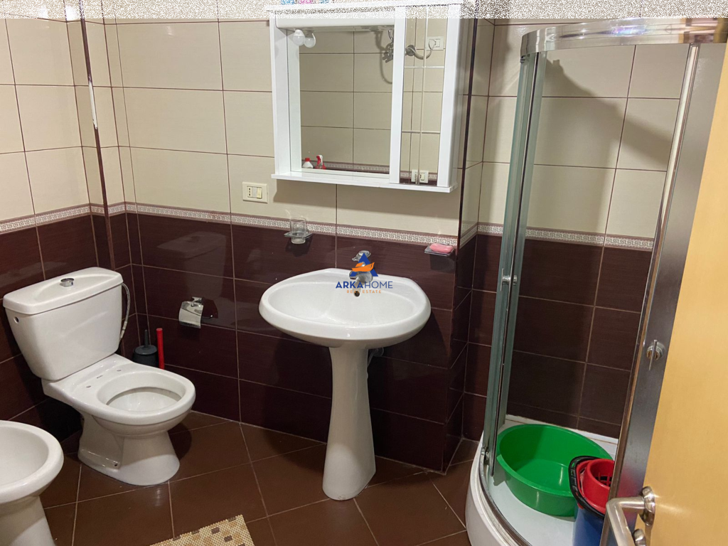 JEPET APARTAMENT ME QERA 1+1+BALLKON TE "PALLATET AGIMI, BLLOK" 600 EURO