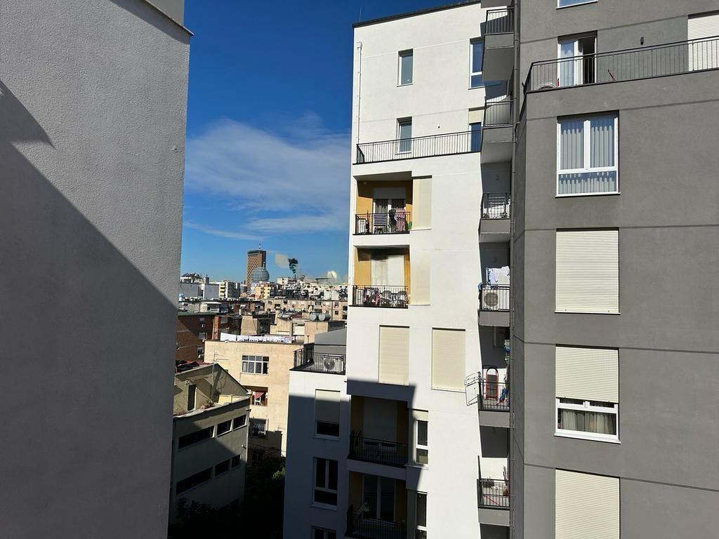 Affitto Appartamento 1+1 con Balcone nella Zona più Richiesta di Tirana