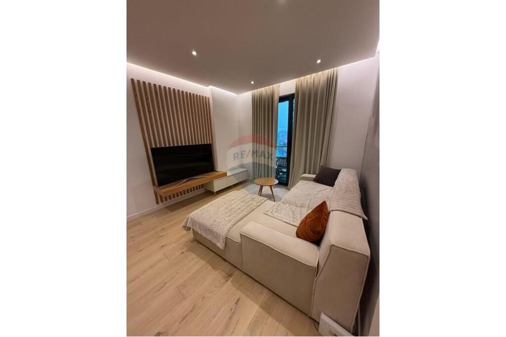 APARTAMENT 2+1 PER QIRA, UNAZA E RE, ASTIR