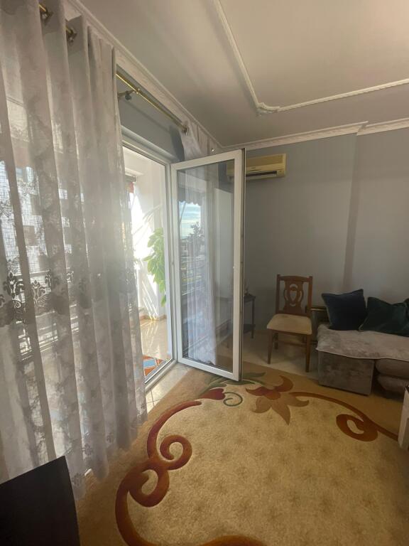 Jepet me qira apartament 1+1