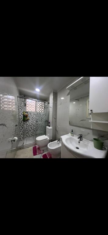 Apartament 3+1 me qira afer qenders ne Myslym Shyr