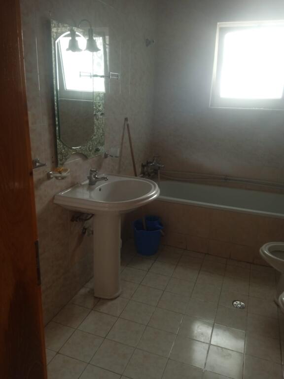 Apartament me qera 2+1