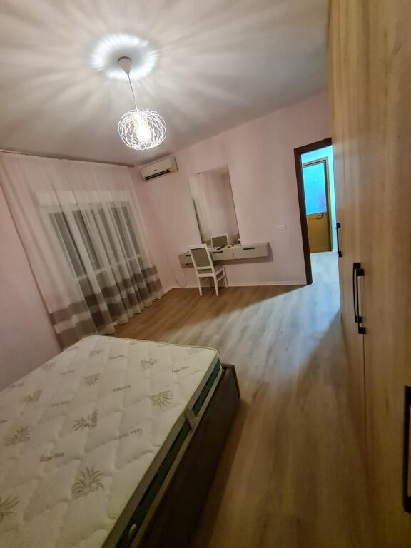 Affitto, Appartamento 2+1, Via Kavajes, ex parco, Tirana.