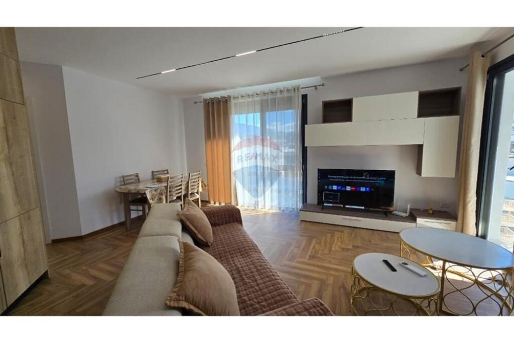 Jepet me qira apartament(2+1+2) te Liqeni i Thate