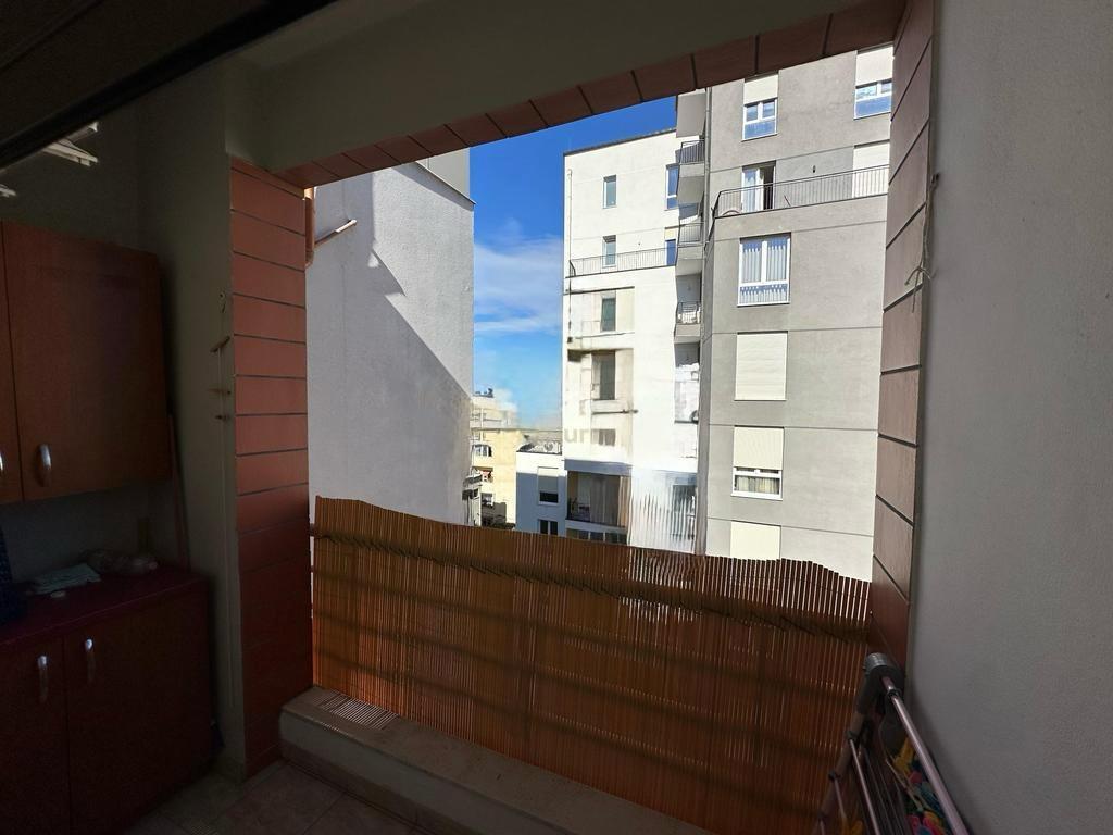 Affitto Appartamento 1+1 con Balcone nella Zona più Richiesta di Tirana