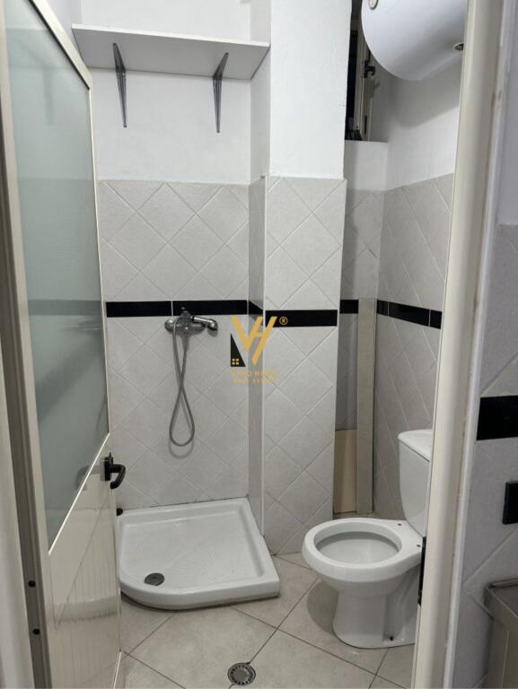 SHOP FOR RENT 38 M2 AT WILLSON SQUARE 550 EURO