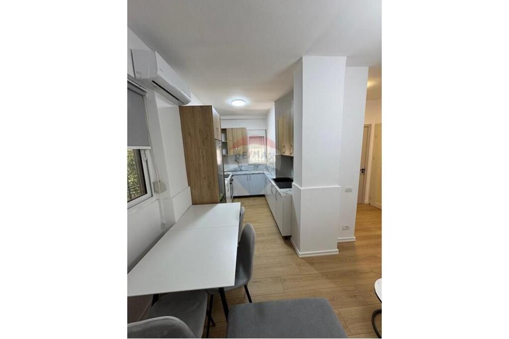 APARTAMENT 2+1 ME PARKIM NE SHITJE BILL KLINTON