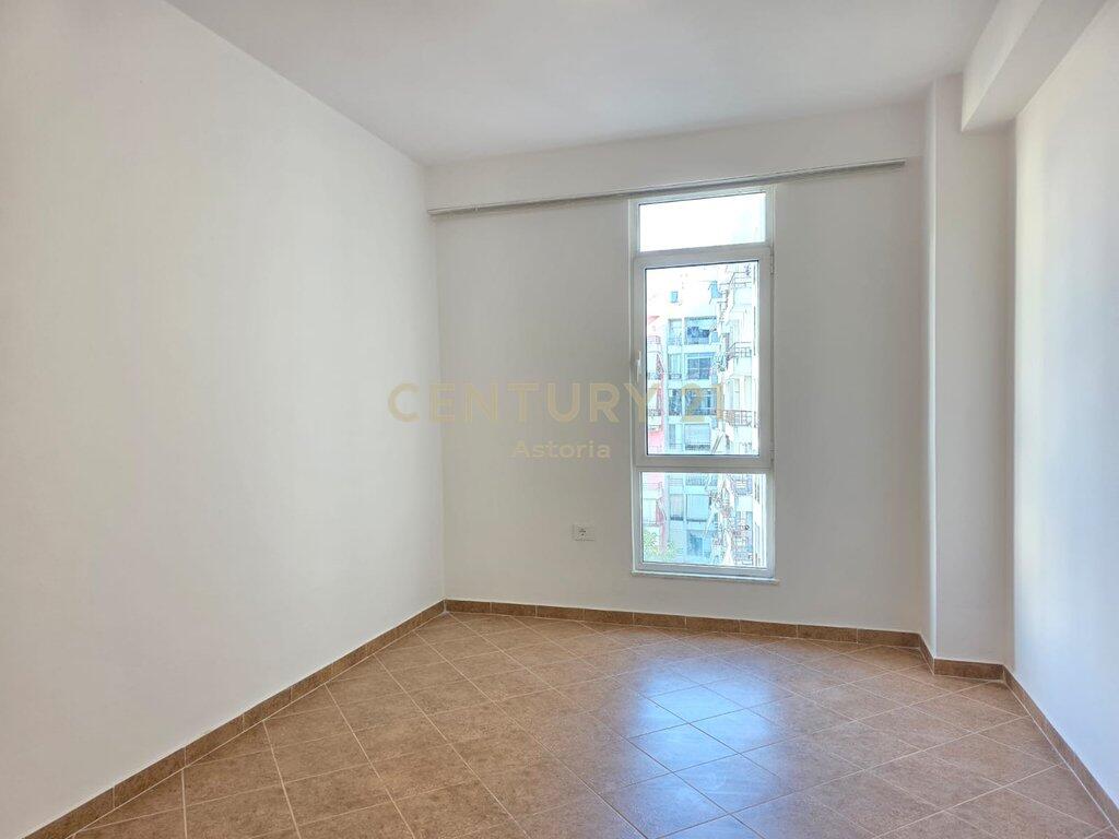Appartamento 2+1 vuoto in affitto ad Astir – 5° piano, con illuminazione naturale e prezzo competitivo