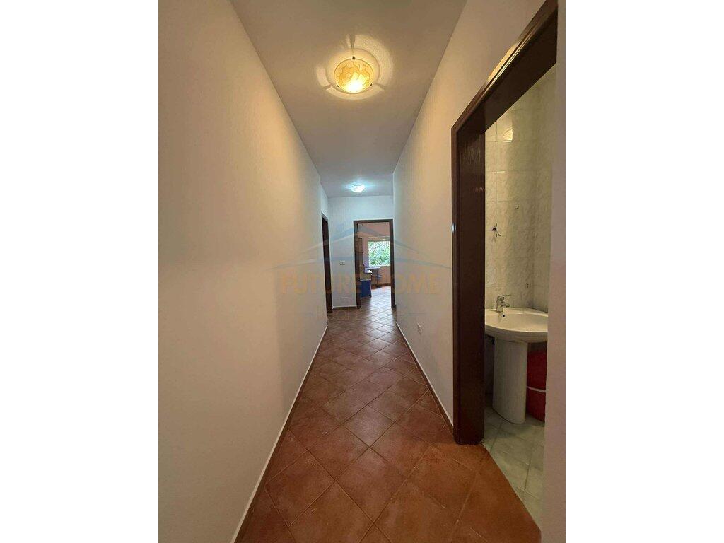 Shitet , Apartament 2+1+2, Komuna Parisit