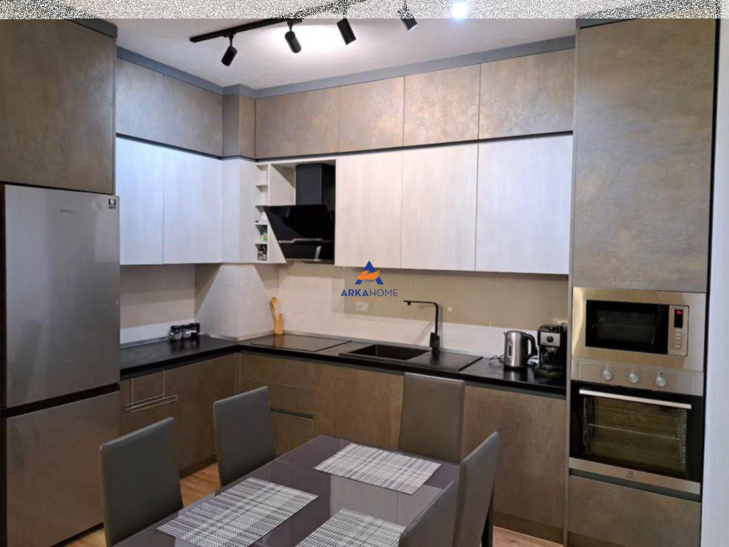 JEPET APARTAMENT ME QERA 2+1+BALLKON TE "PAZARI I RI" 1250 EURO