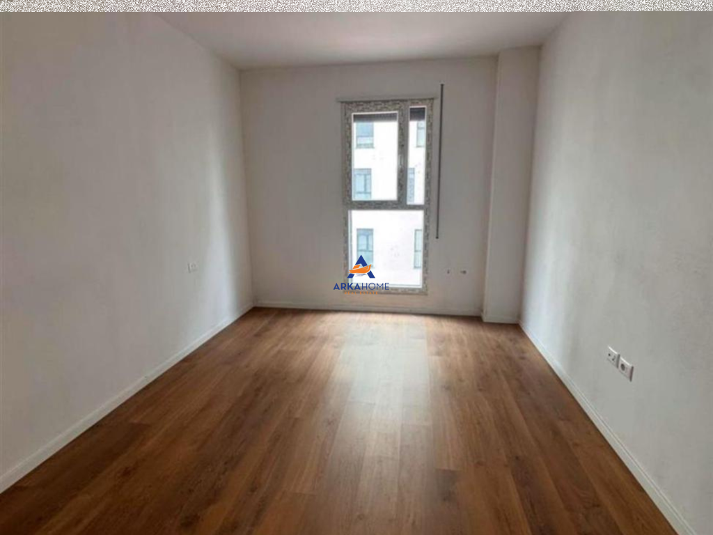 APARTAMENT ME QERA 2+1+BALLKON TE "DON BOSKO, PERBALLE GJYKATES ADMINISTRATIVE" 600 EURO