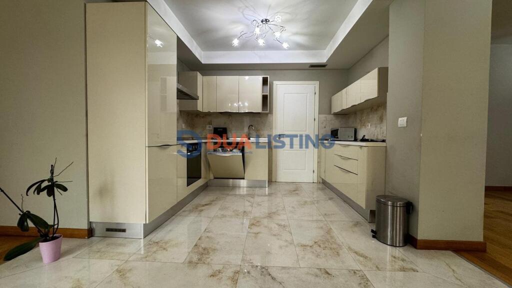 SHESIM APARTAMENT 3+1+2 - 220 M2 TEK STADIUMI AIR ALBANIA !