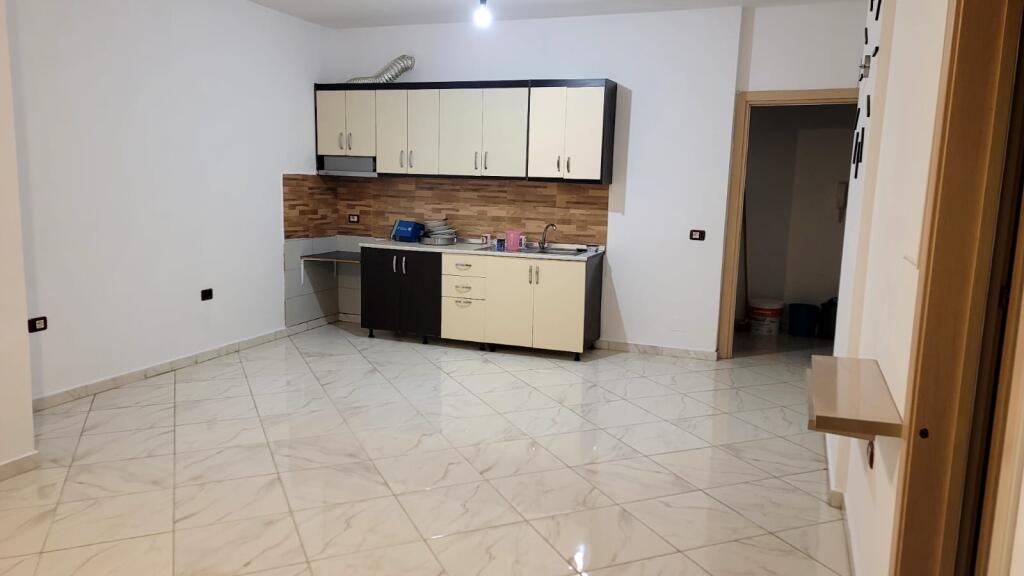 Affittasi 2+1 vuoto ASTIR TE 2 PALMAT 38.000 lek