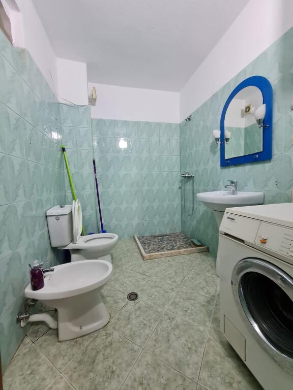 Affitto, Appartamento 2+1, Via Kavajes, ex parco, Tirana.
