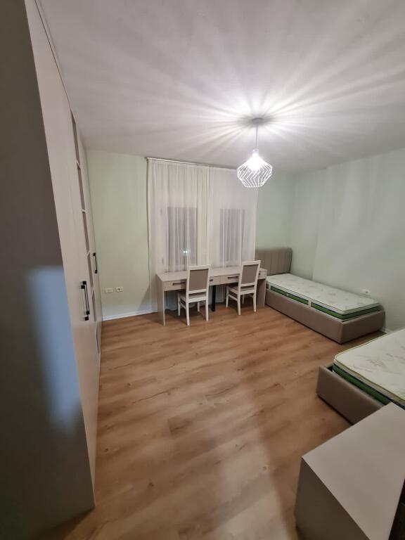 Affitto, Appartamento 2+1, Via Kavajes, ex parco, Tirana.
