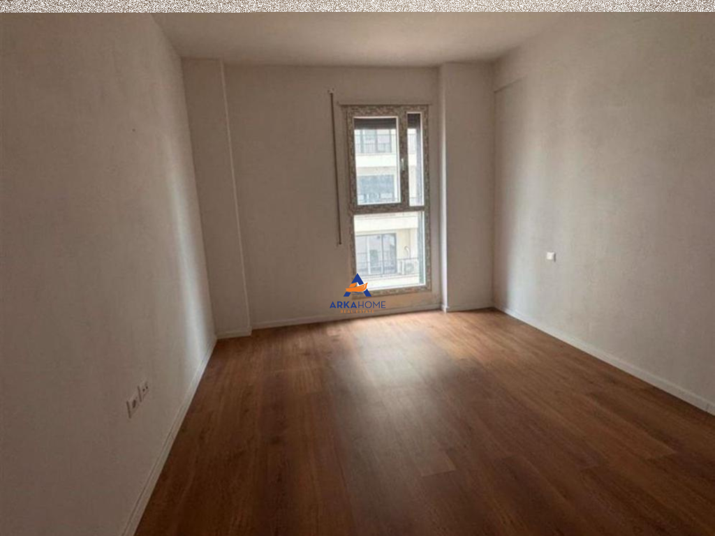 APARTAMENT ME QERA 2+1+BALLKON TE "DON BOSKO, PERBALLE GJYKATES ADMINISTRATIVE" 600 EURO